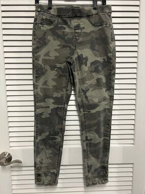 Charlie B Women's Camo Jeggings - Olive Green Size 8